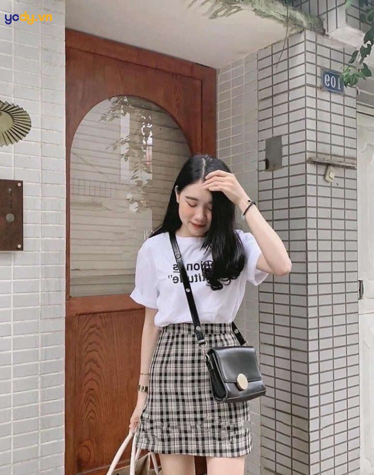 Mix đồ theo phong cách ulzzang với áo thun, chân váy chữ A