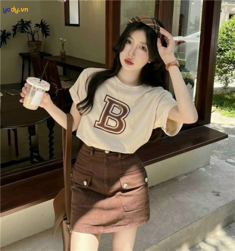 Kết hợp áo thun với chân váy trẻ trung