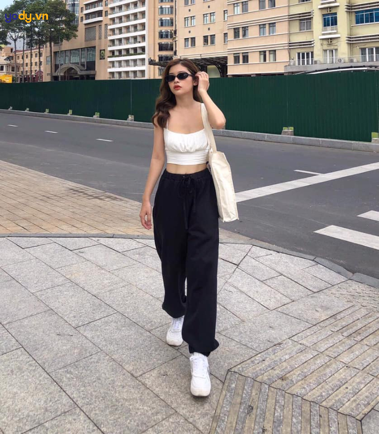 Mix đồ mùa hè cá tính, quyến rũ với croptop và quần jogger