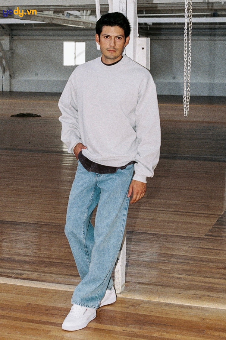 Kết hợp áo nỉ dài tay với quần jean baggy