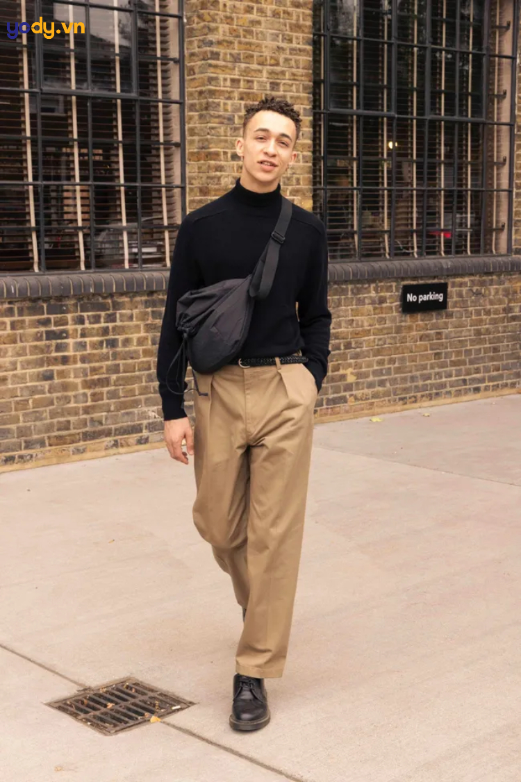 Kết hợp áo len đen và quần ống suông màu trung tính