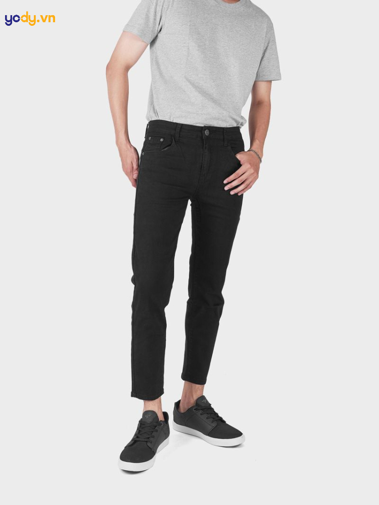 Mặc áo thun với quần skinny jean tôn dáng