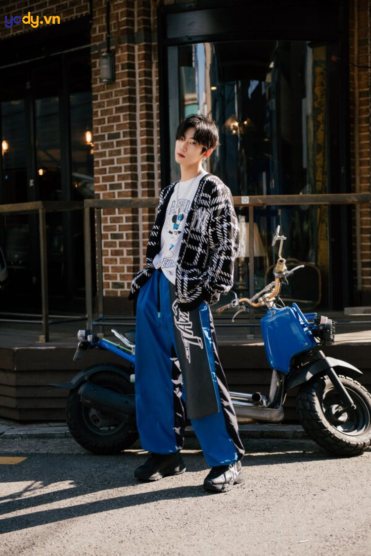 Phối Giày Boston nam với quần ống rộng cool ngầu