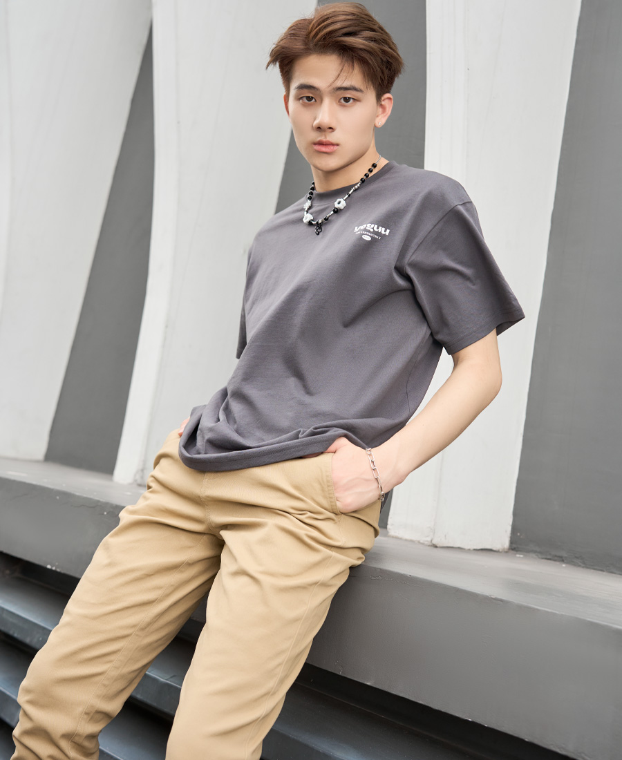 Quần Kaki Nam Regular Thêu Cạnh Túi