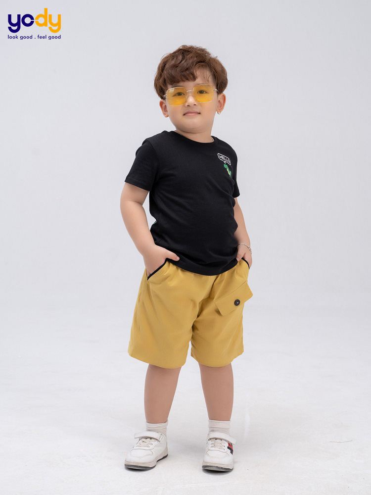 Quần short trẻ em nắp túi trước