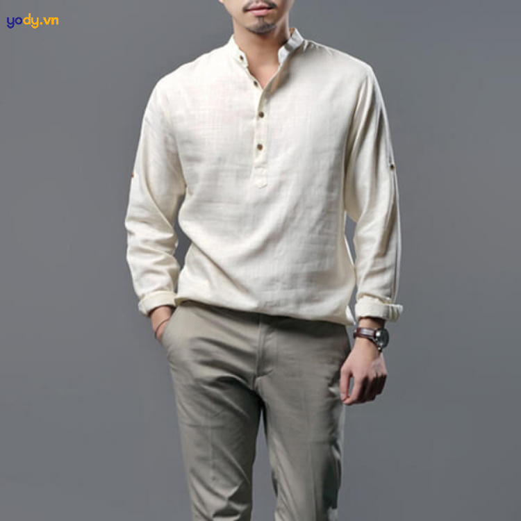 Mix sơ mi đũi cùng quần kaki thời thượng