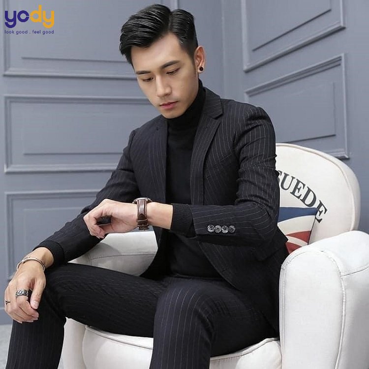 Mẫu áo vest đen kẻ sọc