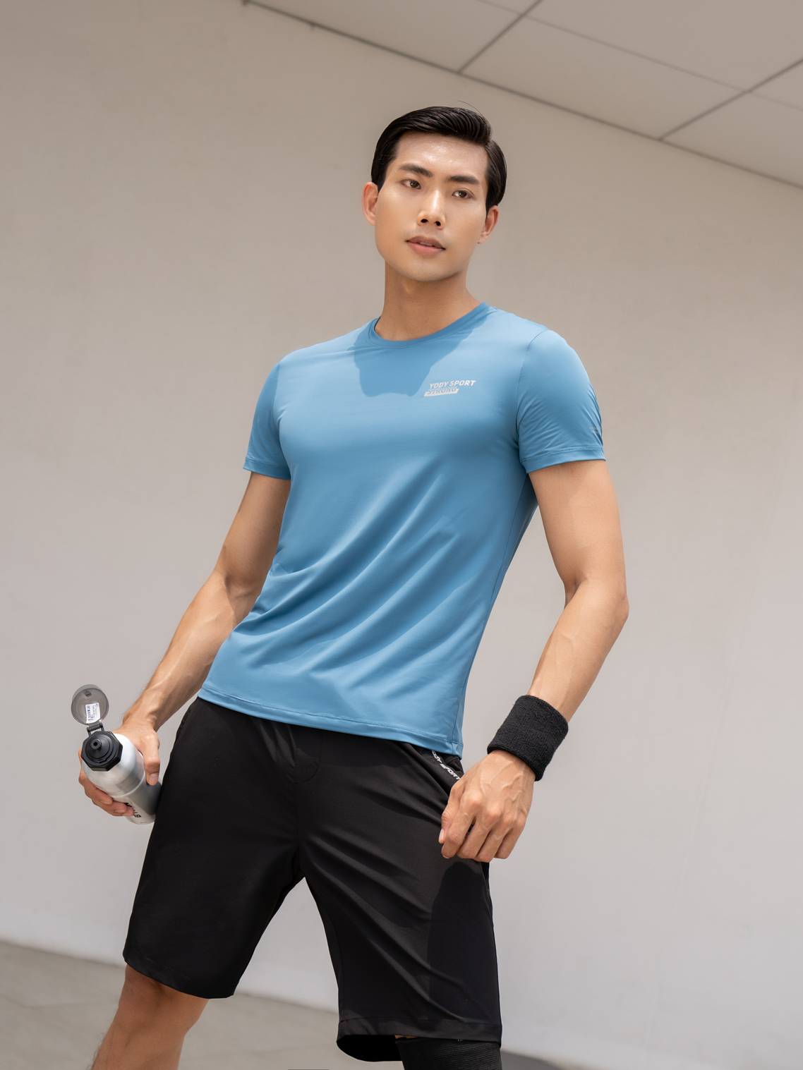 Áo Thun Nam Thể Thao In Ngực Năng Động