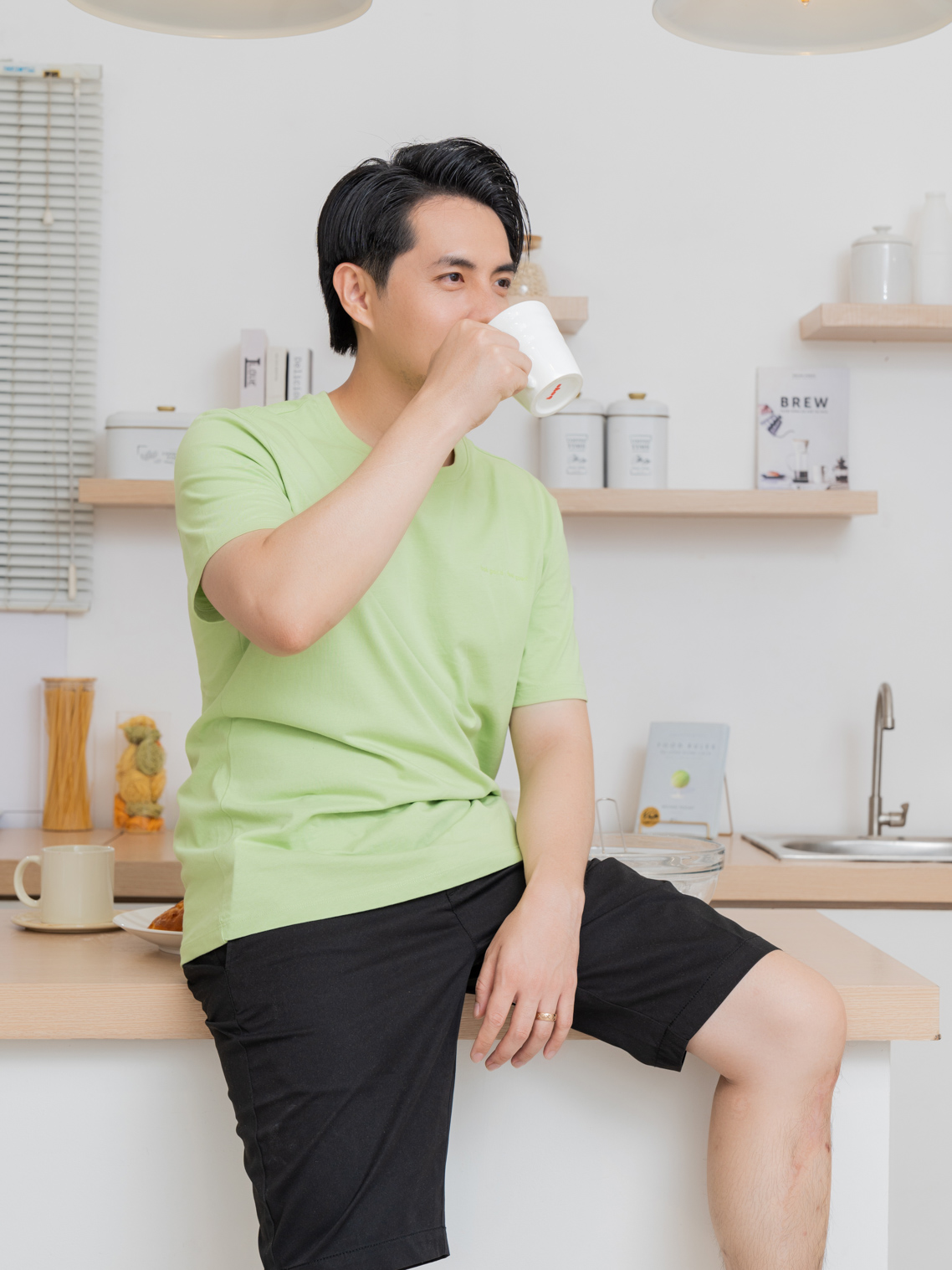 Quần Short Nam Kaki Ống Đứng Thể Thao