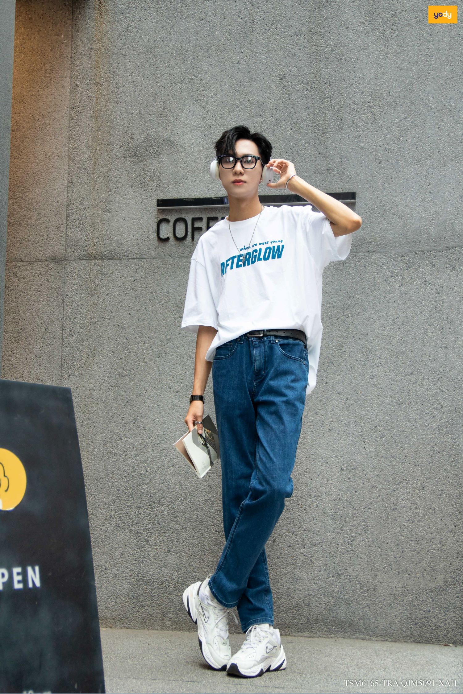 Áo Thun Nam Dáng Rộng In Chữ Ngực