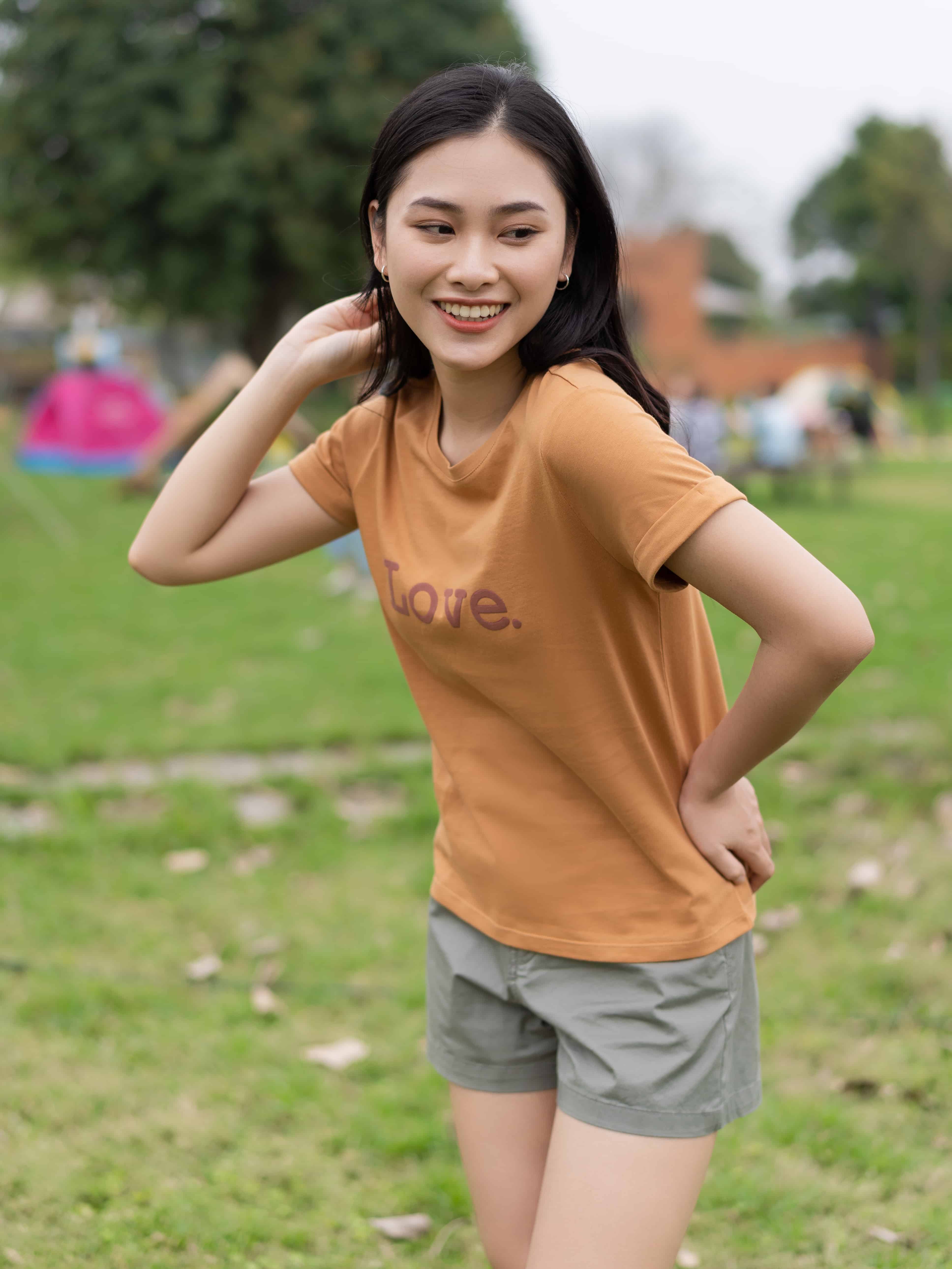 Áo thun nữ cổ tròn