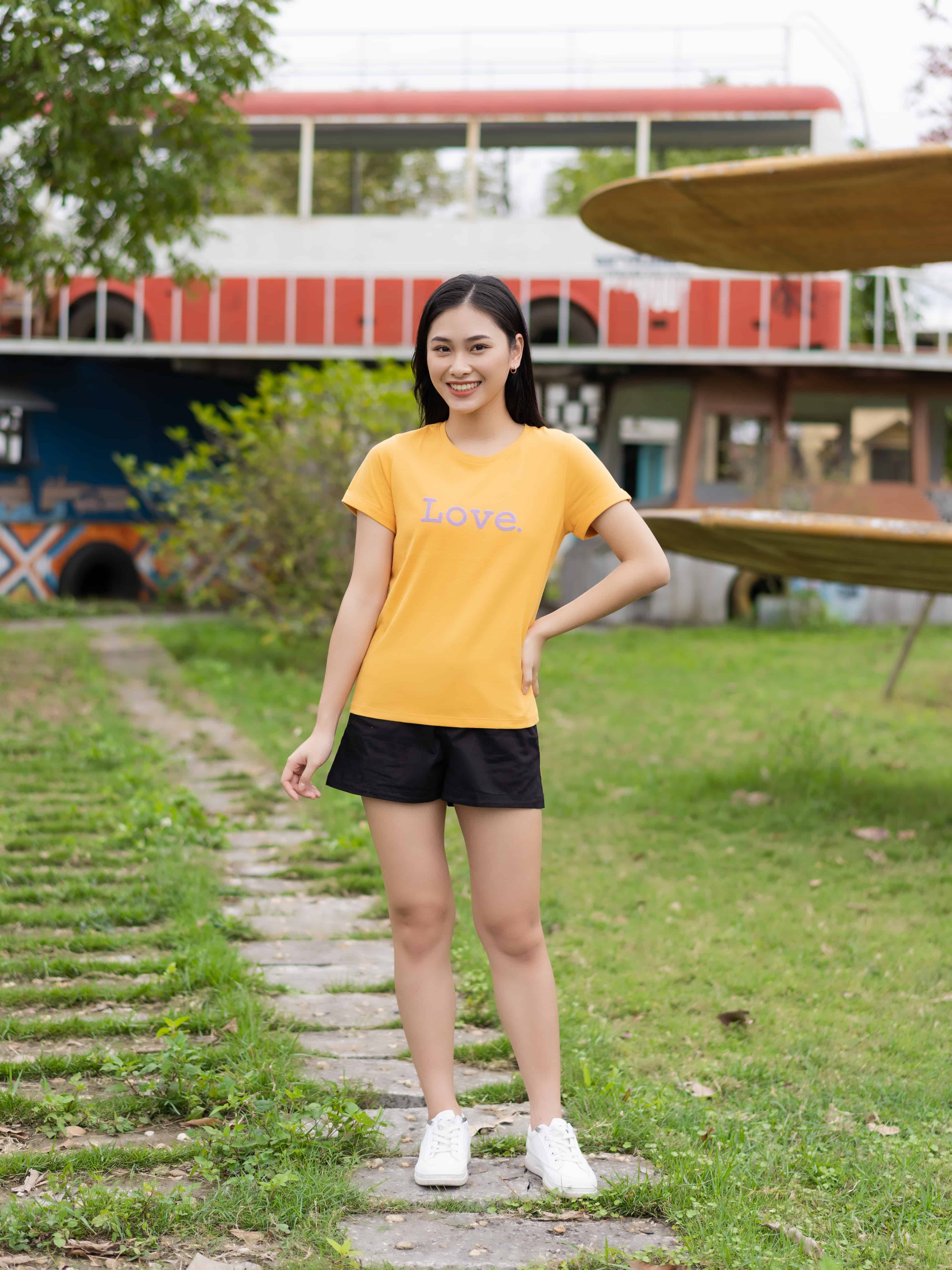 Áo thun nữ cổ tròn