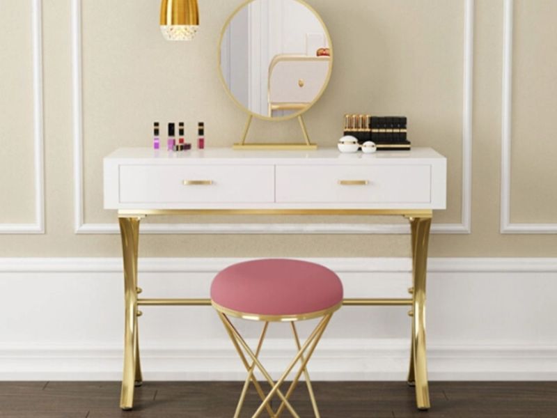 Mẫu bàn trang điểm gỗ mạ chân mạ vàng trang nhã, tinh tế