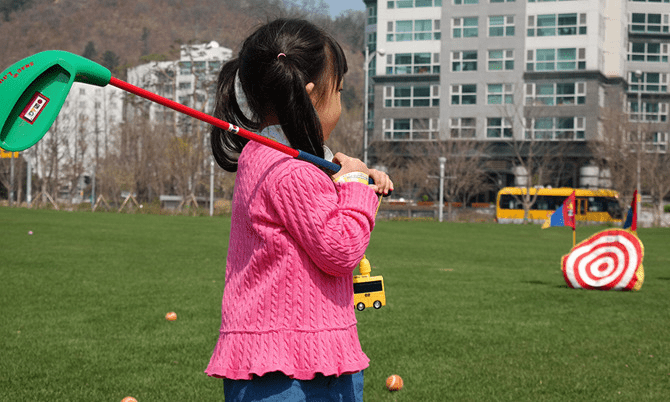 Chơi golf vui vẻ cho trẻ em!