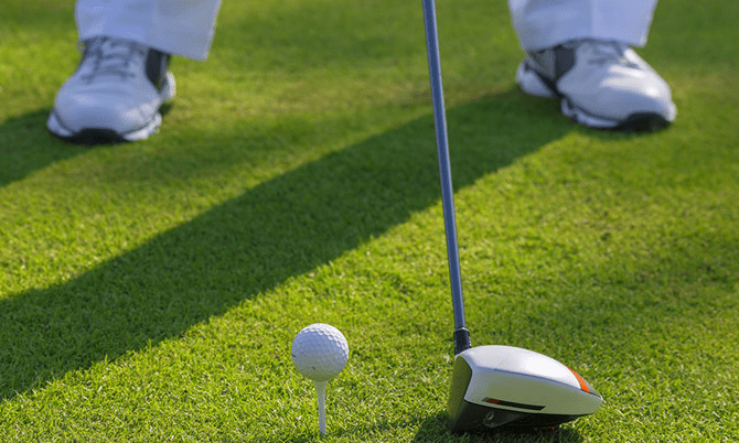 Để thực hiện cú đánh chính xác, điều quan trọng là phải xoay cơ thể hết cỡ