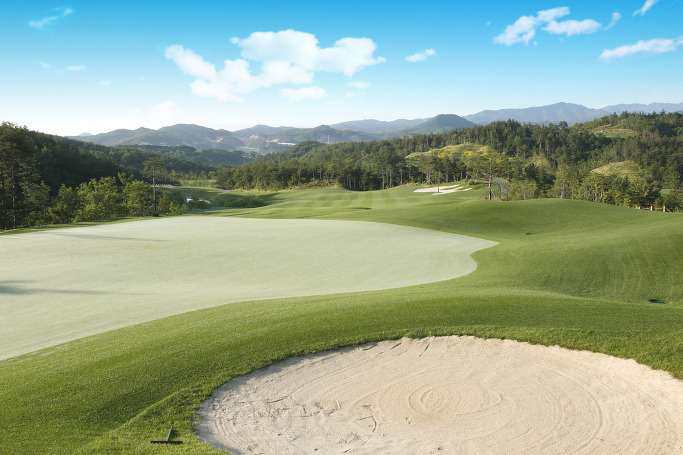 liên tục đánh golf ra ngoài biên