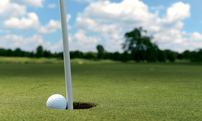 Luật chơi golf liên quan đến cột cờ golf