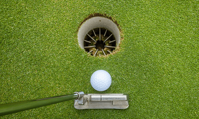 Nếu có một quả bóng trên green khác không được sử dụng