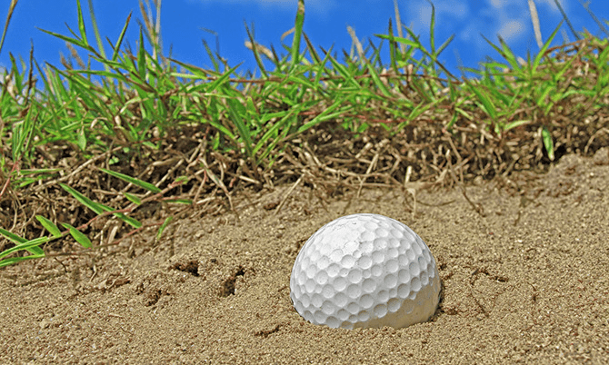 Quả bóng mắc kẹt trong đất