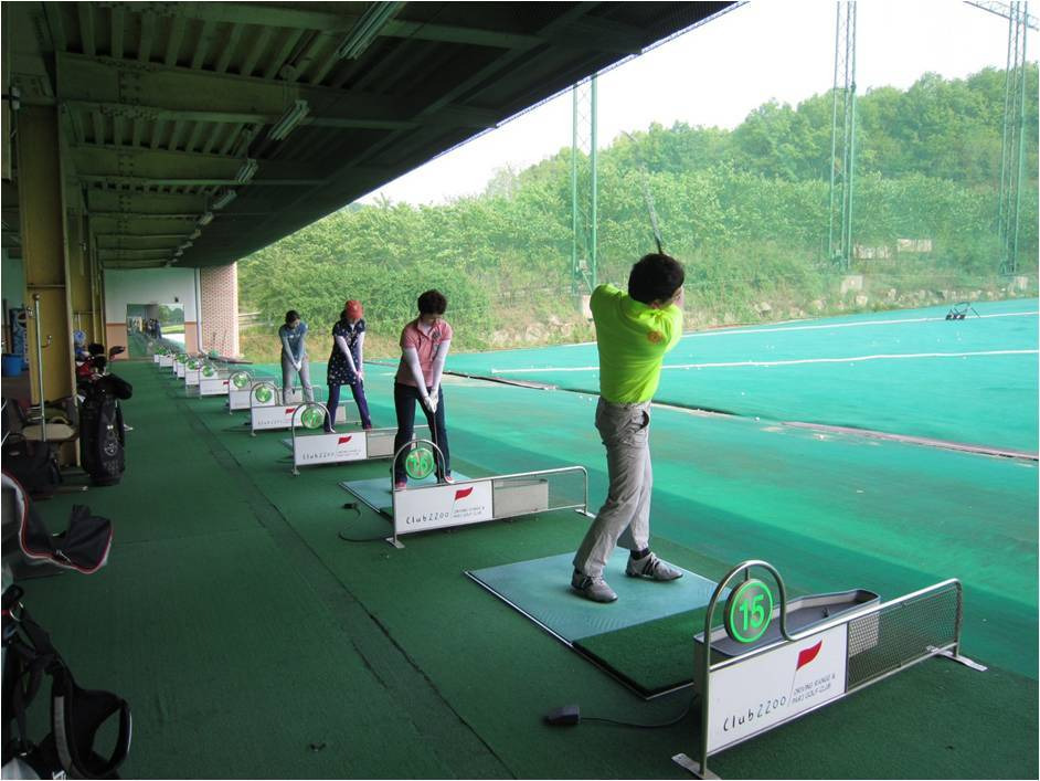 Sân golf par-3, 9 lỗ ngay tại khu vực!
