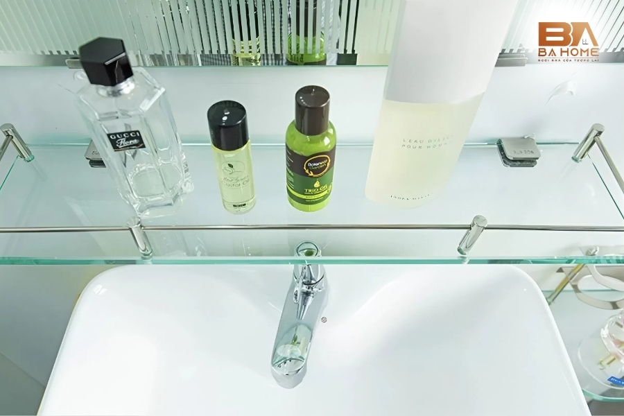 Giải Pháp Tiết Kiệm Không Gian Với Kệ Kính Nhà Tắm