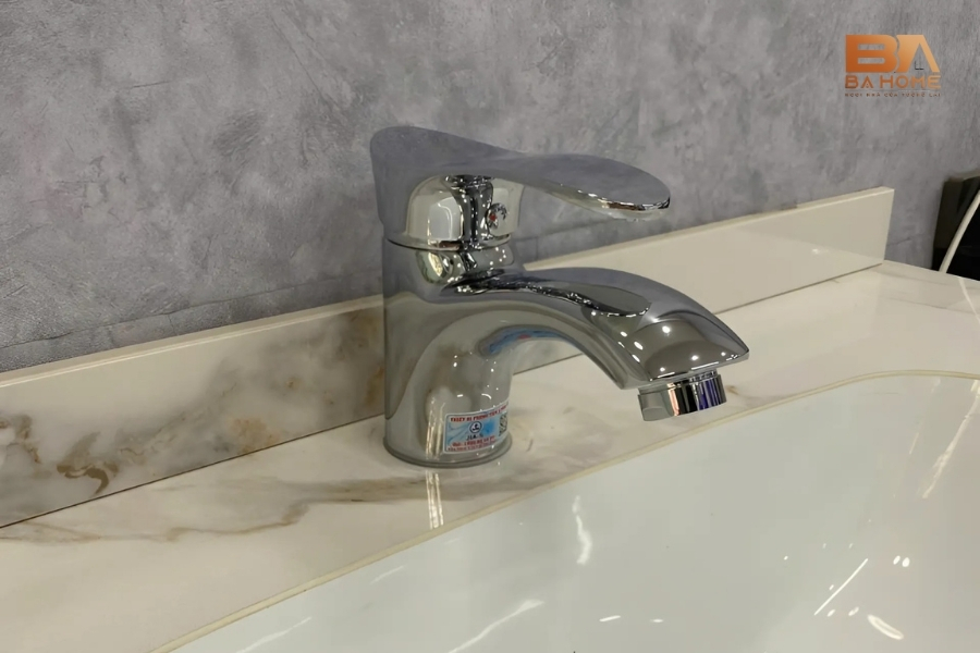 So Sánh Chi Tiết Giữa Vòi Chậu Bàn Đá Và Vòi Chậu Treo