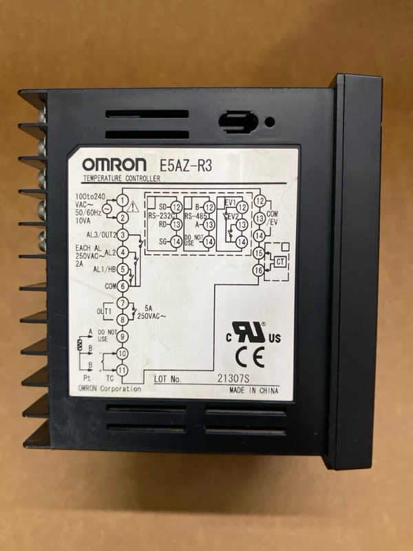 bộ điều khiển nhiệt độ OMRON E5AZ-R3