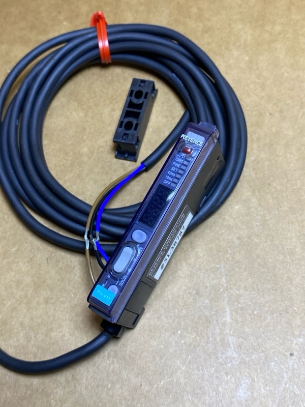 Cảm biến sợi quang Keyence FS-V11