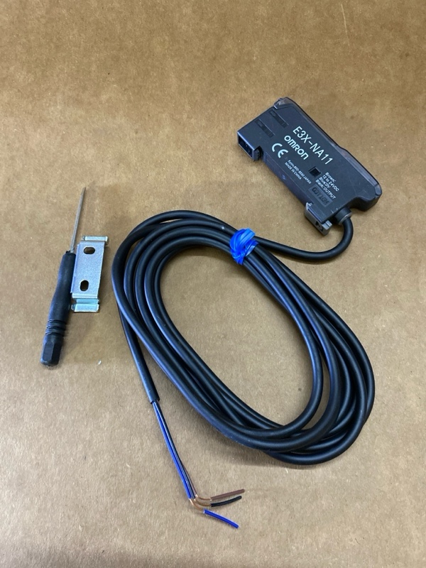 Cảm biến sợi quang OMRON E3X-NA11 Ảnh thực tế bộ khuếch đại cảm biến sợi quang OMRON E3X-NA11