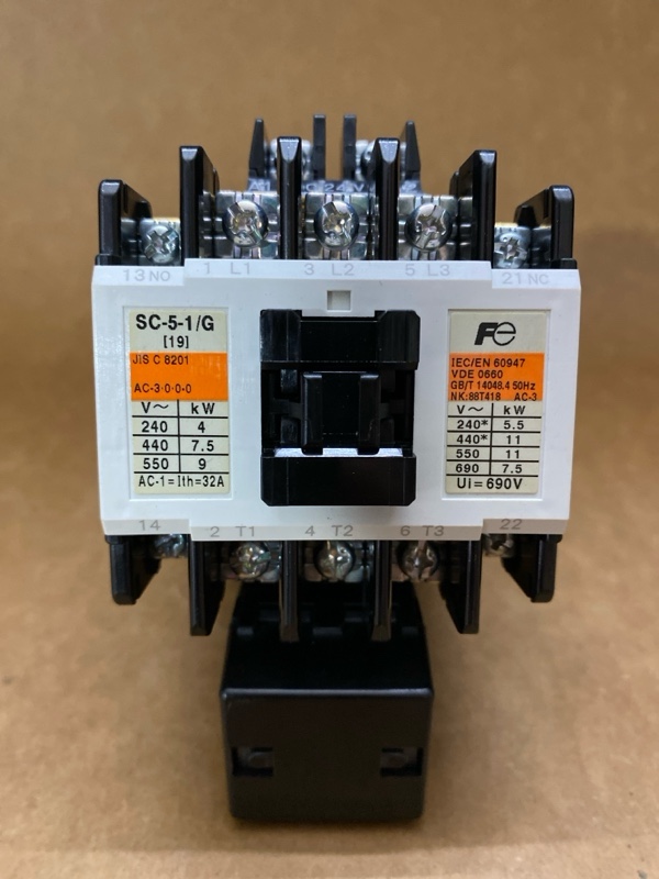 Khởi động từ Fuji Electric