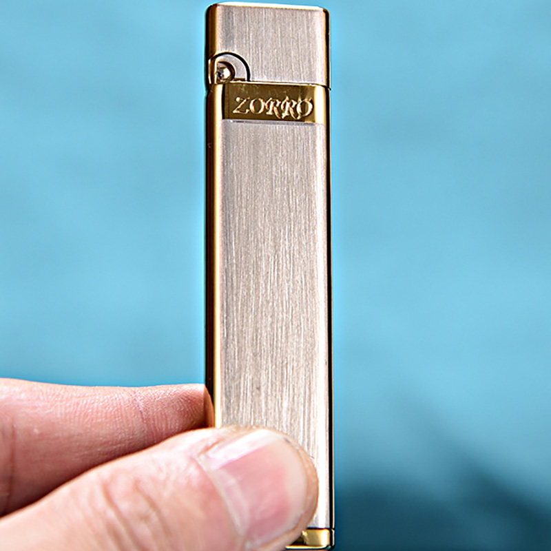 Hột Quẹt Bật Lửa Xăng Đá Zorro Z668-002 Kiểu Dáng Nhỏ Gọn Tiện Lợi Tặng Kèm Dụng Cụ Vặn Nắp Đổ Xăng