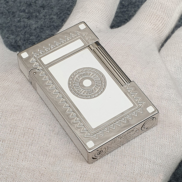 Hột Quẹt Bật Lửa Gas Dupont D41V Sơn Mài Trắng Sữa Viền Vàng Hoa Văn Trống Đồng - Dùng Gas Đá Cao Cấp