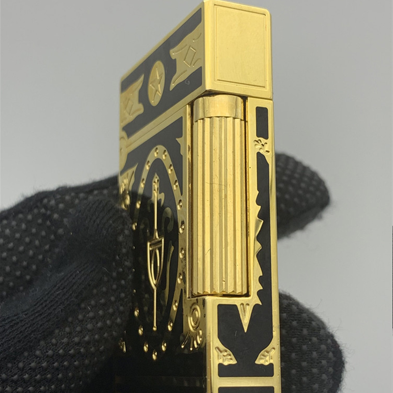 Hộp Quẹt Bật Lửa Dupont D08V Họa Tiết Hoàng Gia Vàng Đen - Dùng Gas Đá Cao Cấp