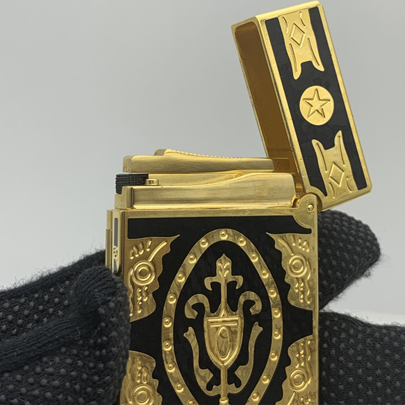 Hộp Quẹt Bật Lửa Dupont D08V Họa Tiết Hoàng Gia Vàng Đen - Dùng Gas Đá Cao Cấp