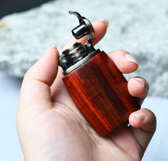 Hột Qụet Bật Lửa Zorro Z520-301 Vỏ Ốp Gỗ Thiết Kế Mới Đẹp Độc Lạ - Dùng Xăng Bấc Đá Cao Cấp