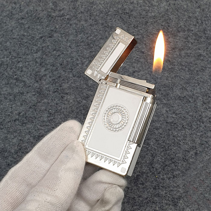 Hột Quẹt Bật Lửa Gas Dupont D41V Sơn Mài Trắng Sữa Viền Vàng Hoa Văn Trống Đồng - Dùng Gas Đá Cao Cấp