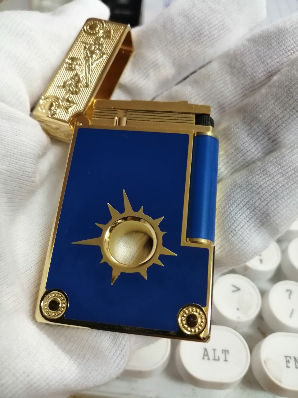 Hộp Qụet Bật Lửa Gas Dupont điệ.p viê.n 007 cao cấp D200B Màu Bạc đen Đẹp, Độc Lạ