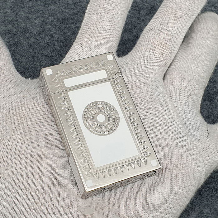 Hột Quẹt Bật Lửa Gas Dupont D41V Sơn Mài Trắng Sữa Viền Vàng Hoa Văn Trống Đồng - Dùng Gas Đá Cao Cấp