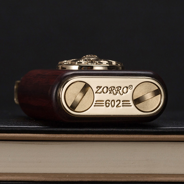 Hột Qụet Bật Lửa Xăng Zorro Z602-101 Thiết Kế Họa Tiết Vòng Xoay Hoa Sen Vỏ Ốp Gỗ - Dùng Xăng Bấc Đá Cao Cấp
