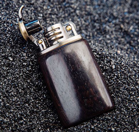 Hột Qụet Bật Lửa Zorro Z520-301 Vỏ Ốp Gỗ Thiết Kế Mới Đẹp Độc Lạ - Dùng Xăng Bấc Đá Cao Cấp