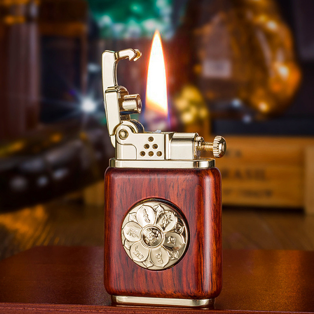 Hột Qụet Bật Lửa Xăng Zorro Z602-101 Thiết Kế Họa Tiết Vòng Xoay Hoa Sen Vỏ Ốp Gỗ - Dùng Xăng Bấc Đá Cao Cấp