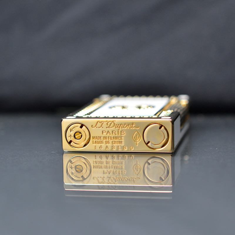 Hột Quẹt Bật Lửa Gas Dupont D41V Sơn Mài Trắng Sữa Viền Vàng Hoa Văn Trống Đồng - Dùng Gas Đá Cao Cấp