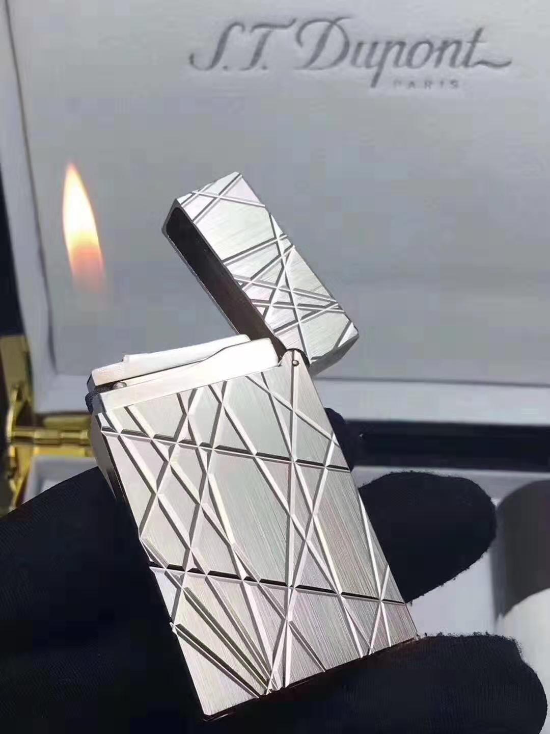 Hộp Qụet Bật Lửa Dupont Khắc Chìm Cắt Chéo Độc Lạ D186B Màu Bạc Đẹp, Độc Lạ - Dùng Gas Đá Cao Cấp