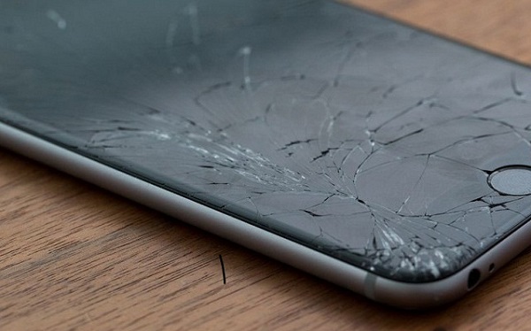 Những nguyên nhân gây vỡ kính trước iPhone