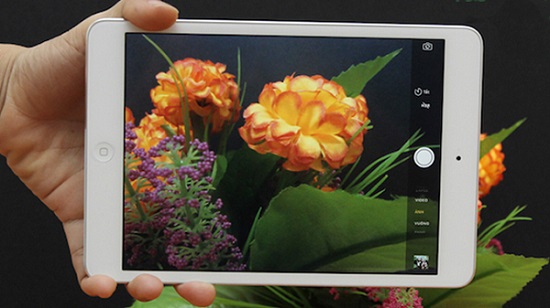 Camera 5MP, camera trước 1.2 MP