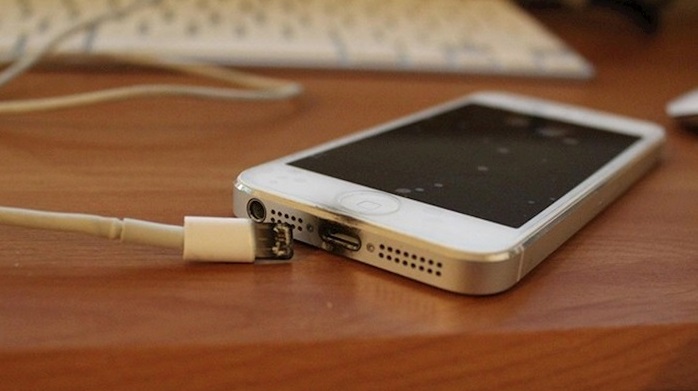 Hiện nay ghi nhận rất nhiều trường hợp sử dụng củ cáp sạc dỏm gây cháy nổ iPhone