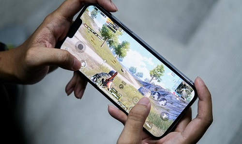 iPhone 13 Pro Max chơi game PUBG