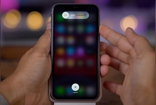 Khởi động lại iPhone