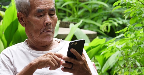 Hầu như những nhu cầu như chơi game, lướt web, chơi facebook,... người già thường không sử dụng