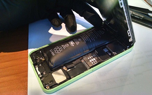 Trong trường hợp này, bạn nên thay pin hoặc mua iPhone mới